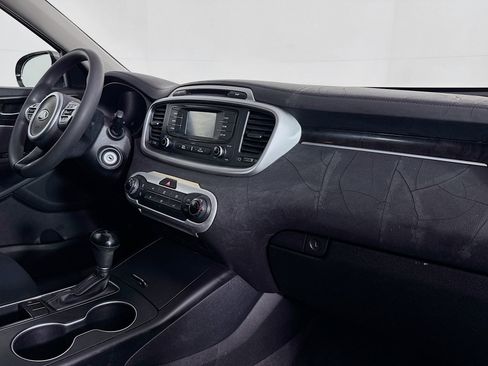 Used 2016 Kia Sorento LX image 27