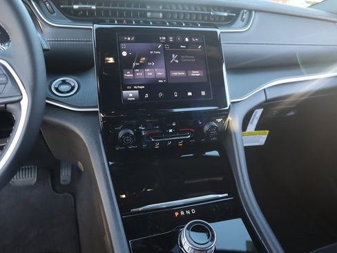 New 2025 Jeep Grand Cherokee Altitude image 5