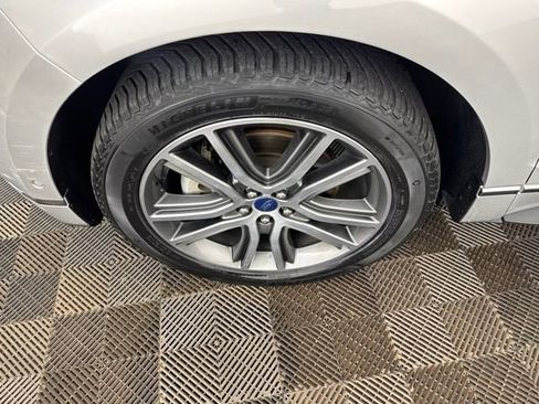 Used 2019 Ford Edge Titanium w/ Equipment Group 301A AWD/4WD image 28