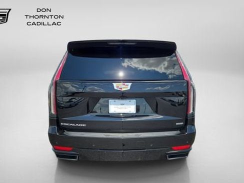Certified 2023 Cadillac Escalade Sport Platinum w/ Heavy-Duty Trailer Package AWD/4WD image 4