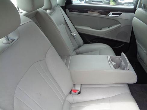 Used 2017 Genesis G80 3.8 RWD image 17