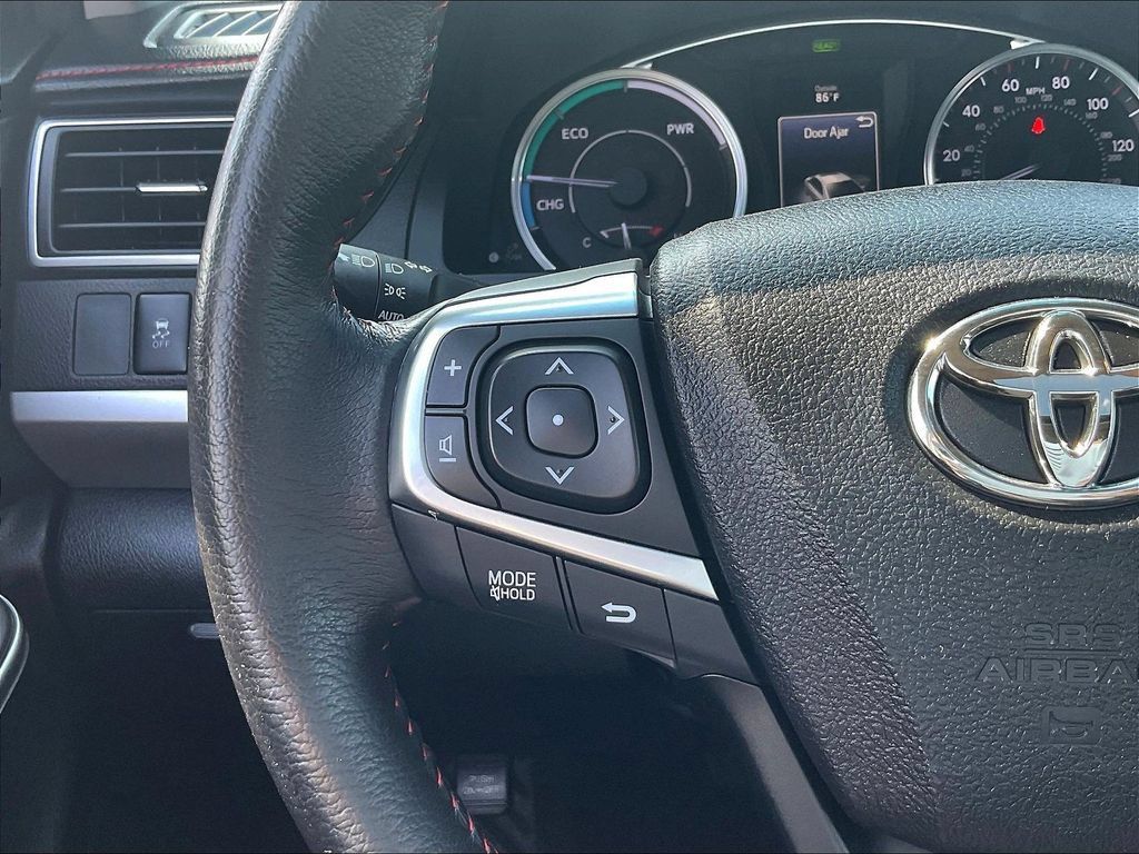 Used 2017 Toyota Camry SE w/ Moonroof Package FWD image 11