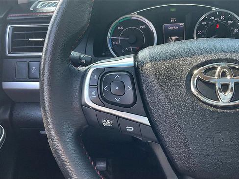 Used 2017 Toyota Camry SE w/ Moonroof Package FWD image 11