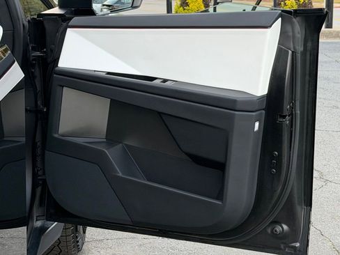 Used 2024 Tesla Cybertruck AWD Crew Cab image 36