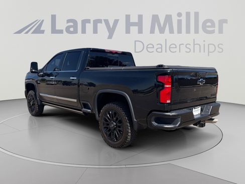 Used 2025 Chevrolet Silverado 2500 High Country w/ High Country Premium Package AWD/4WD image 4