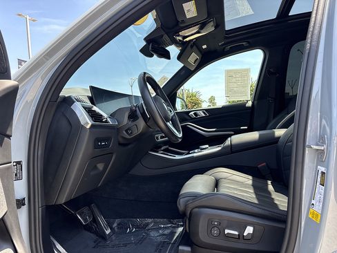 Used 2024 BMW X5 sDrive40i w/ M Sport Package RWD image 8