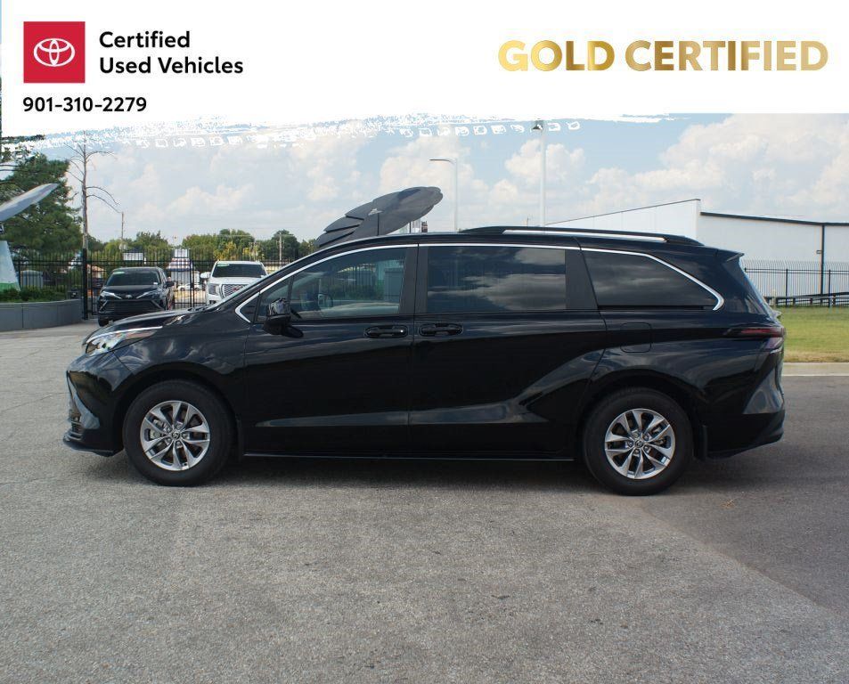 Used 2026 Toyota Sienna LE FWD image 12