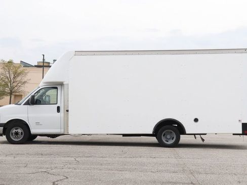 Used 2021 Chevrolet Express 4500 Extended w/ Power Convenience Package RWD image 5