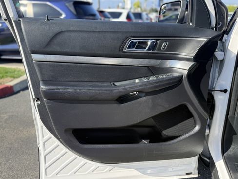 Used 2018 Ford Explorer XLT w/ Equipment Group 202A image 12