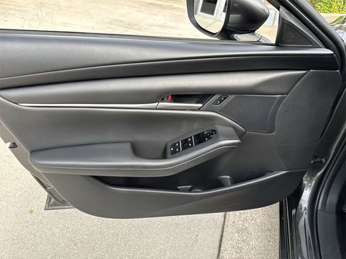 Used 2021 MAZDA MAZDA3 s image 39