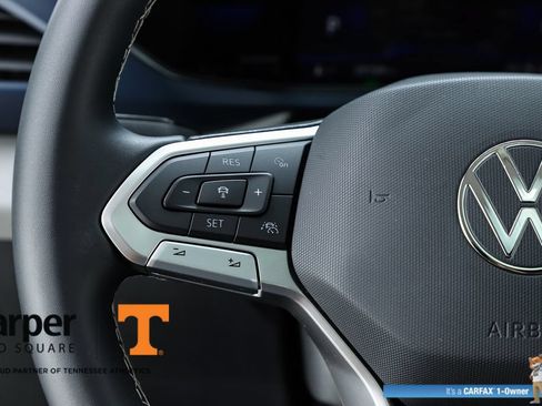 Used 2023 Volkswagen Taos SE w/ Panoramic Sunroof Package FWD image 59