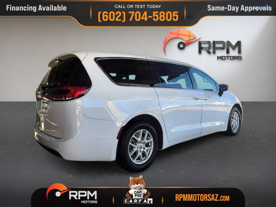 Used 2025 Chrysler Pacifica Select FWD image 27