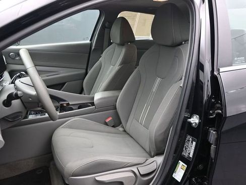 Used 2024 Hyundai Elantra SEL w/ Convenience Package FWD image 9
