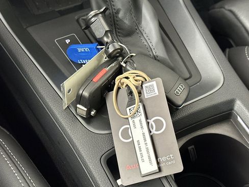 Used 2025 Audi Q3 2.0T Premium w/ Convenience Package image 23