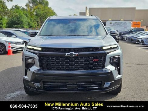 Used 2025 Chevrolet Traverse RS image 8