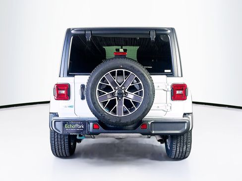 Used 2023 Jeep Wrangler Unlimited Sahara w/ Cold Weather Group AWD/4WD image 7