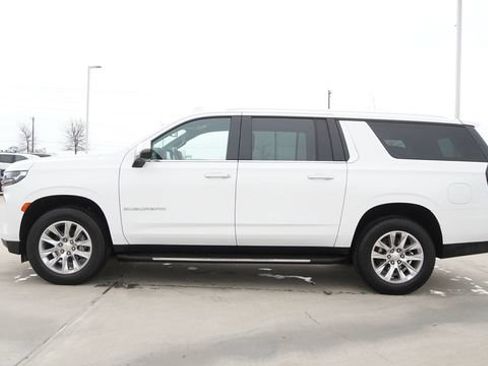 Used 2024 Chevrolet Suburban Premier AWD/4WD image 6