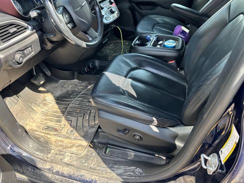 Used 2020 Chrysler Pacifica Touring-L FWD image 12