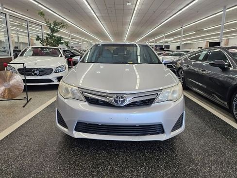 Used 2012 Toyota Camry LE image 2