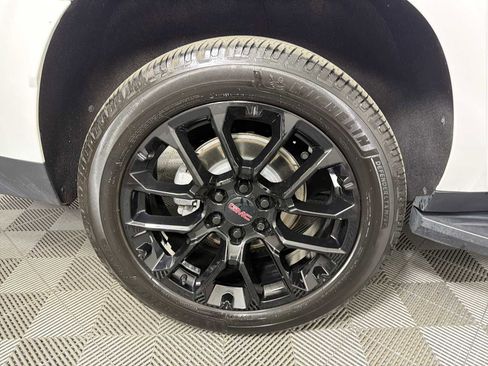 Used 2022 GMC Yukon XL SLT w/ SLT Premium Package image 16