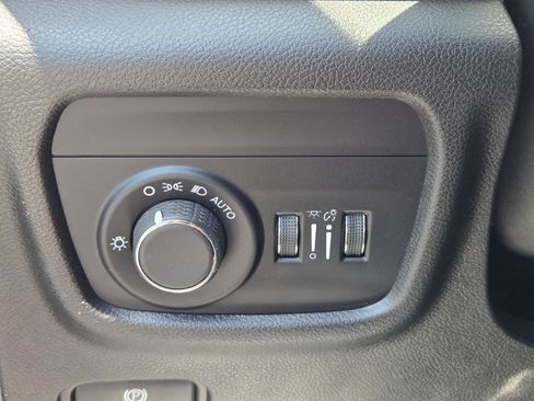 Used 2023 Jeep Grand Cherokee Laredo RWD image 18