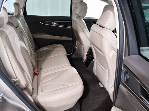 Used 2021 Lincoln Nautilus Reserve image 19