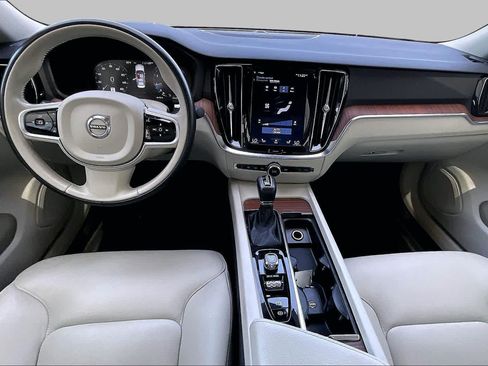 Used 2019 Volvo S60 T6 Momentum w/ Multimedia Package AWD/4WD image 16