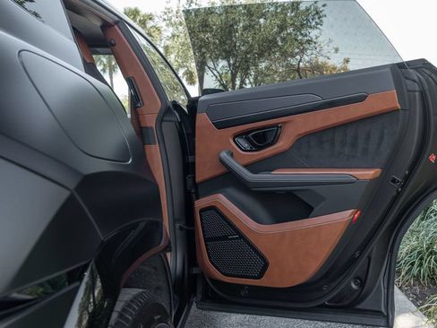 Used 2023 Lamborghini Urus S AWD/4WD image 33