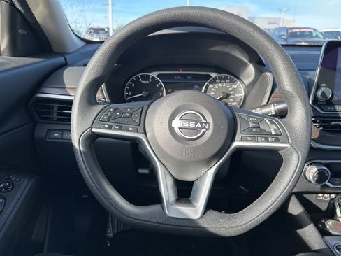 Used 2024 Nissan Altima 2.5 SV image 17