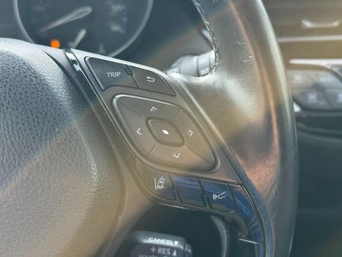 Used 2019 Toyota C-HR XLE FWD image 19