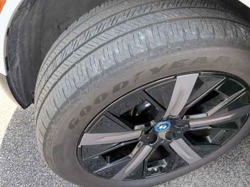 Used 2024 BMW iX xDrive50 w/ Premium Package AWD/4WD image 13