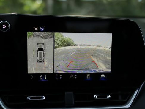 Used 2025 Chevrolet Equinox LT w/ Convenience Package II FWD image 18
