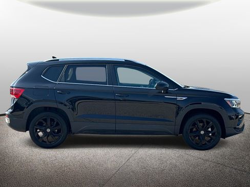 Used 2023 Volkswagen Taos SE w/ Black Wheel Package FWD image 5