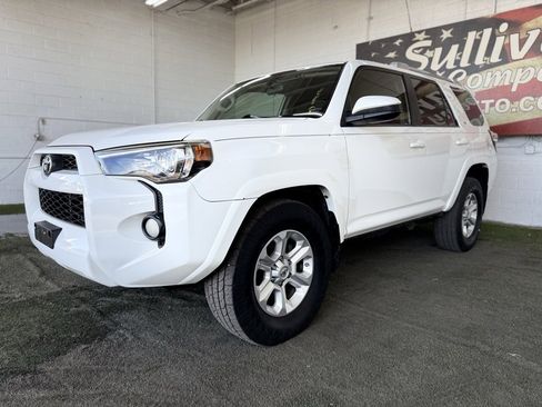 Used 2016 Toyota 4Runner SR5 image 3
