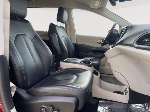Used 2021 Chrysler Pacifica Touring-L w/ Premium & Safety Sphere Group AWD/4WD image 9