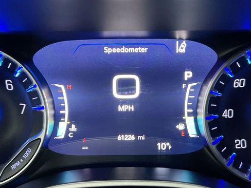 Used 2024 Chrysler Pacifica Touring-L image 13