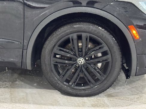 Used 2022 Volkswagen Tiguan SE R-Line image 19