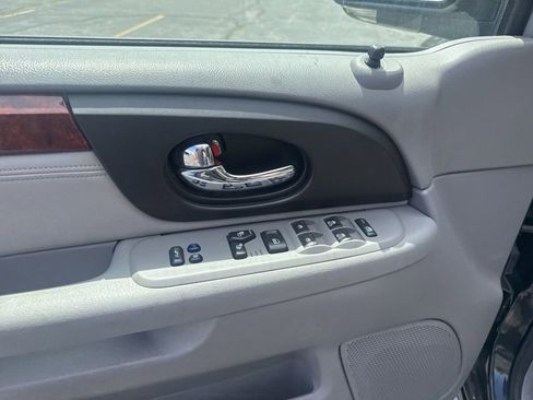 Used 2008 GMC Envoy Denali w/ Sun And 6-Disc Cd Package RWD image 11