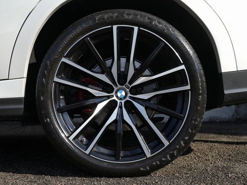 Used 2022 BMW X6 xDrive40i w/ M Sport Package image 14