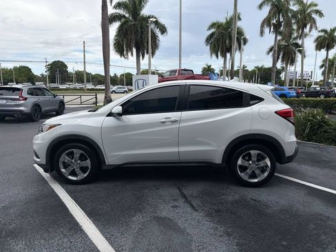 Certified 2021 Honda HR-V LX image 5