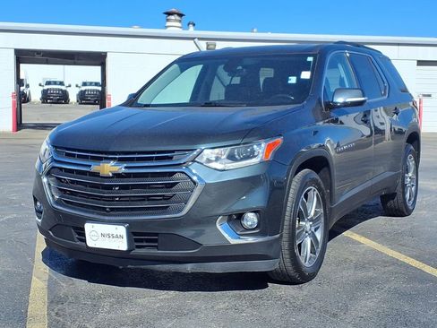 Used 2019 Chevrolet Traverse LT w/ LT Premium Package image 2