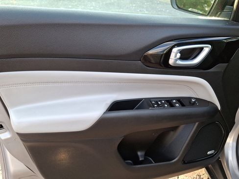 Certified 2022 Jeep Compass Limited w/ Sun and Sound Group image 12