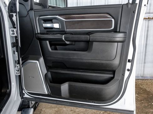 Used 2025 RAM 3500 Laramie AWD/4WD image 46