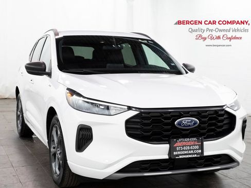 Used 2023 Ford Escape ST-Line FWD image 1