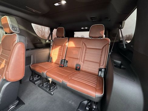 Used 2023 GMC Yukon XL Denali Ultimate image 16