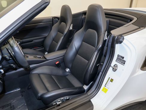 Used 2015 Porsche 911 Turbo S w/ High-end Infotainment Package AWD/4WD image 14