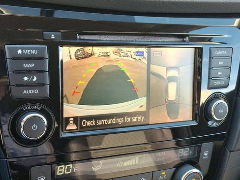 Used 2018 Nissan Rogue SV w/ Premium Package image 18