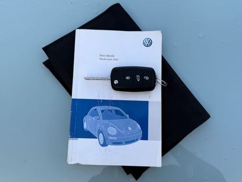 Used 2010 Volkswagen Beetle Final Edition image 30
