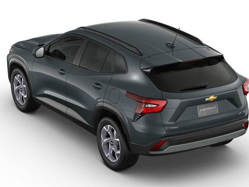 New 2026 Chevrolet Trax LT w/ Driver Confidence Package FWD image 2