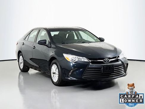 Used 2017 Toyota Camry LE image 1